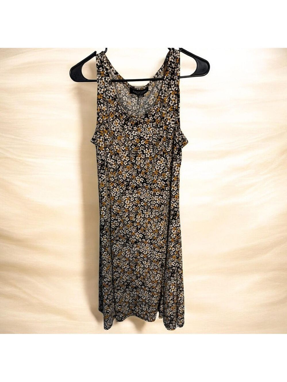 Perceptions New York Black Sleeveless Dress with Yellow and White Daisy Flowers